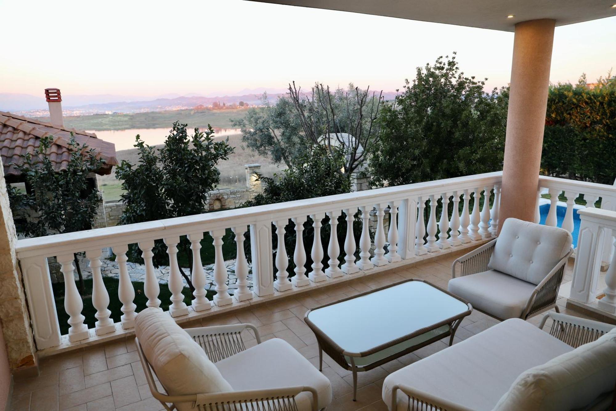 Green Villa With Private Pool Durres Exterior photo